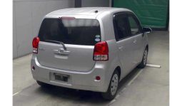 
										Toyota Porte 2017 full									