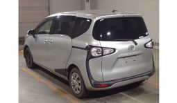 
										Toyota Sienta 2017 full									