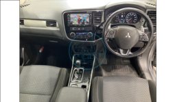 
										Mitsubishi Outlander 2017 full									