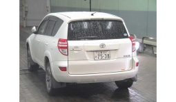 
										Toyota RAV-4 2015 full									