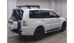 
										Mitsubhishi pajero 2011 full									