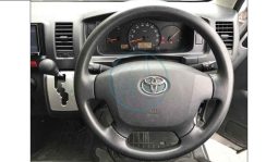 
										Toyota Regius 2017 full									