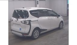 
										Toyota Sienta 2017 full									