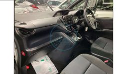 
										Toyota noah 2017 full									