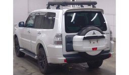 
										Mitsubhishi pajero 2011 full									