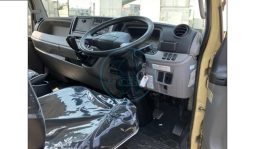 
										Mitsubishi Canter 2017 full									