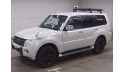 
										Mitsubhishi pajero 2011 full									