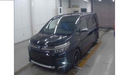 
										Toyota Voxy 2017 full									