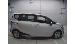 
										Toyota Sienta 2017 full									