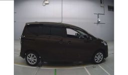 
										Toyota Sienta 2017 full									