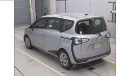 
										Toyota Sienta 2017 full									