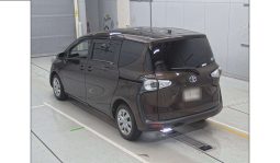 
										Toyota Sienta 2017 full									