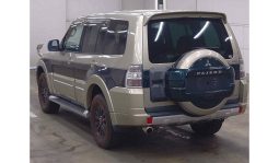 
										Mitsubhishi pajero 2011 full									